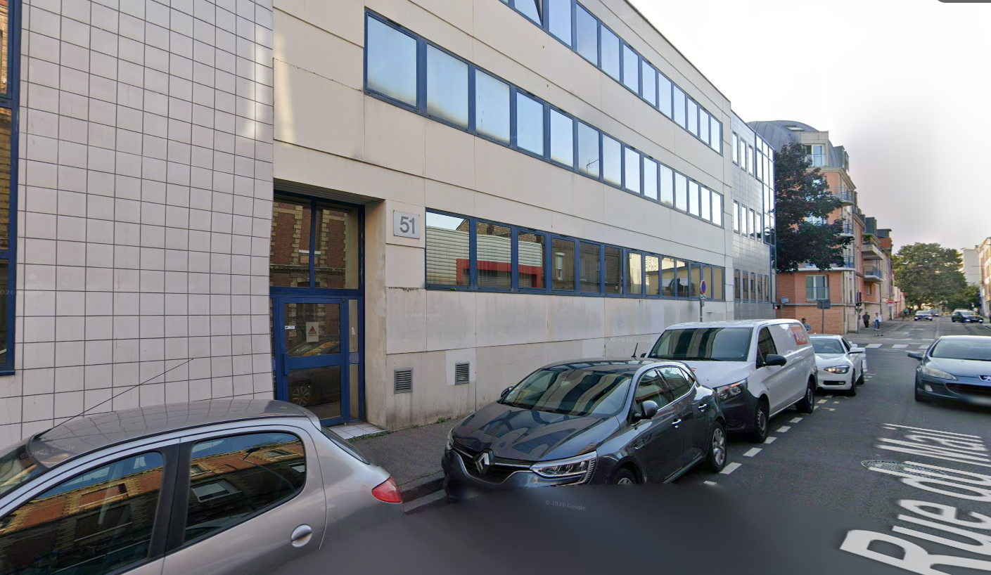 Entrée du bâtiment UTAC