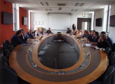 réunion dans la salle des commissions 