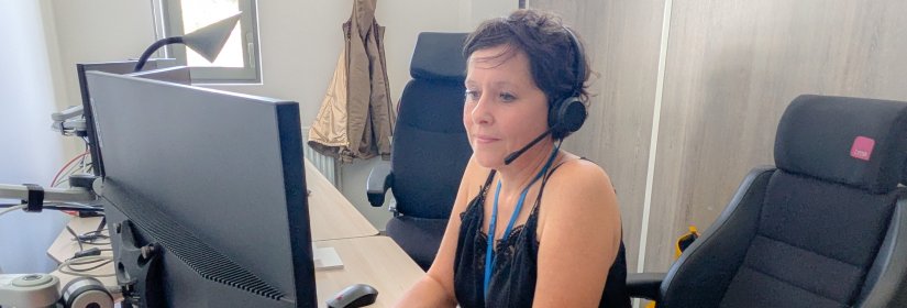 Un répondant de régul'psy devant l'ordinateur en train de travailler